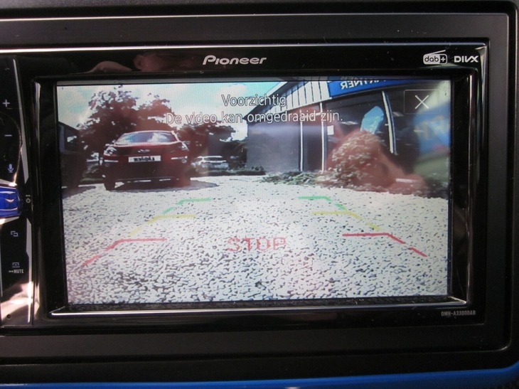 ACHTERUITRIJDCAMERA