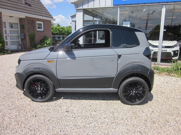 Asfalt grijze 2dehands 45-km auto