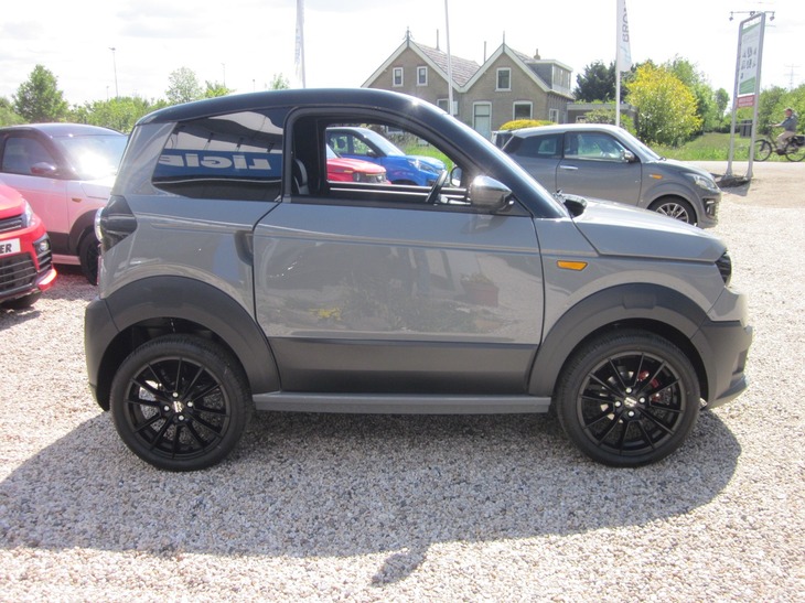 Bijna nieuwe minicar