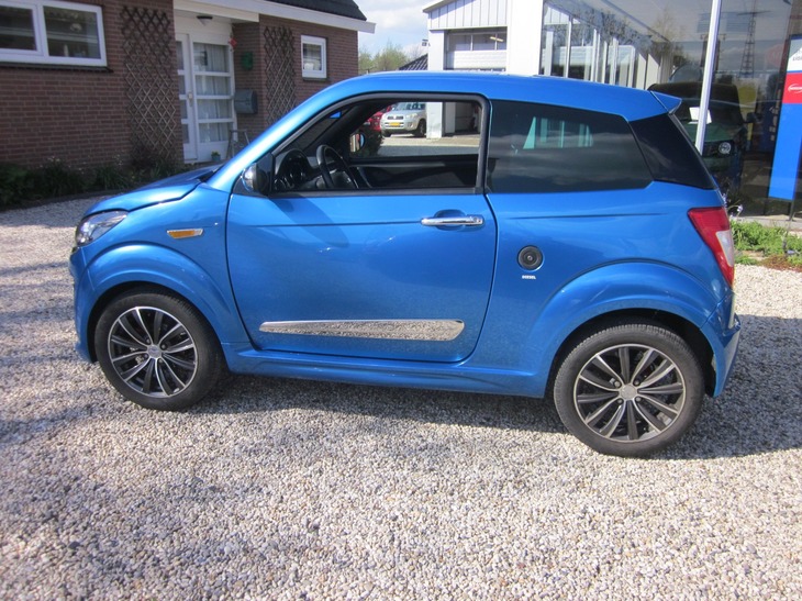 Luxe blauwe 45-km auto