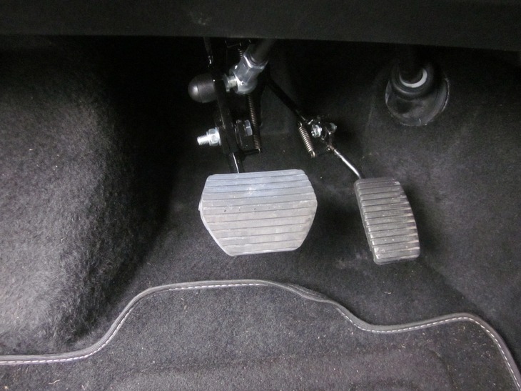 afbeelding Crossover Premium handbediening rem en gas